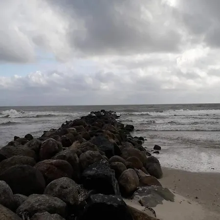 8 Person In * Blåvand