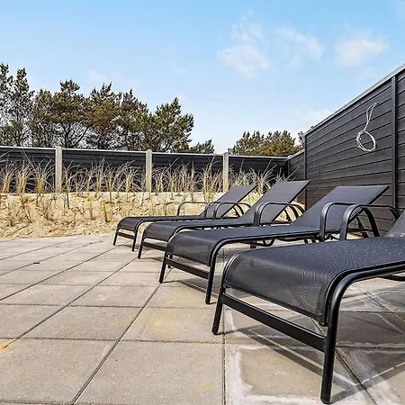 8 Person In Blåvand