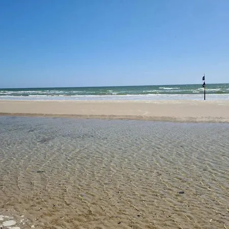 8 Person In * Blåvand