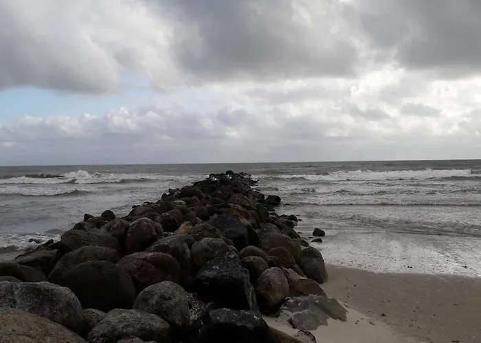 8 Person In * Blåvand