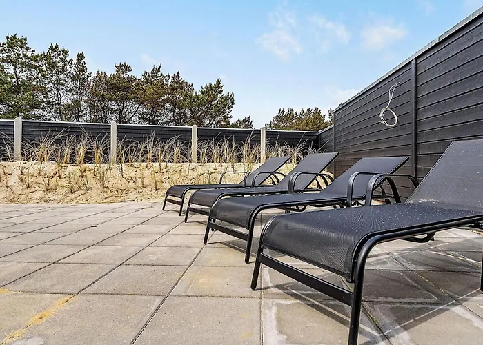 8 Person In Blåvand