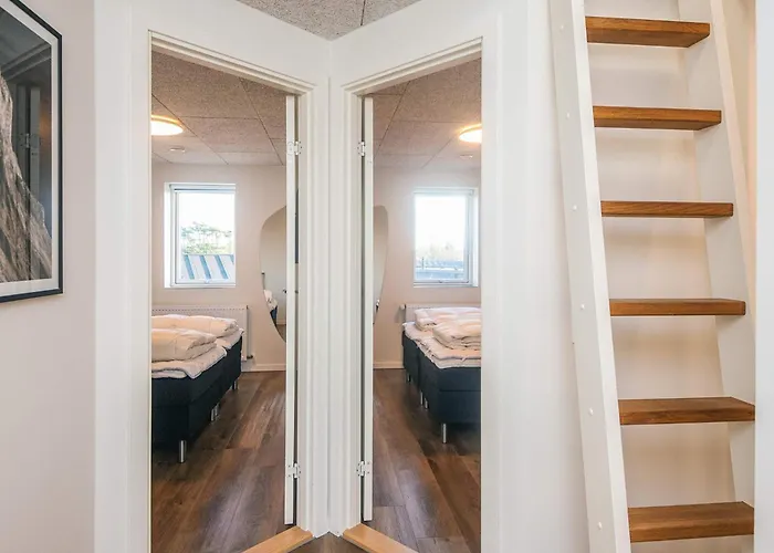 8 Person In * Blåvand