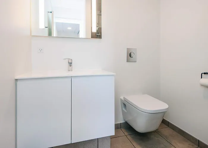 8 Person In * Blåvand