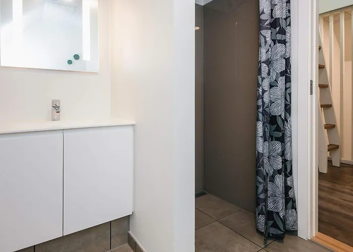 8 Person In * Blåvand